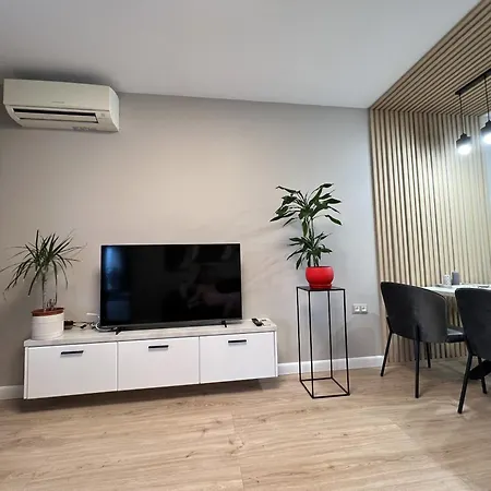 Golden Nelly First Line Apartment *